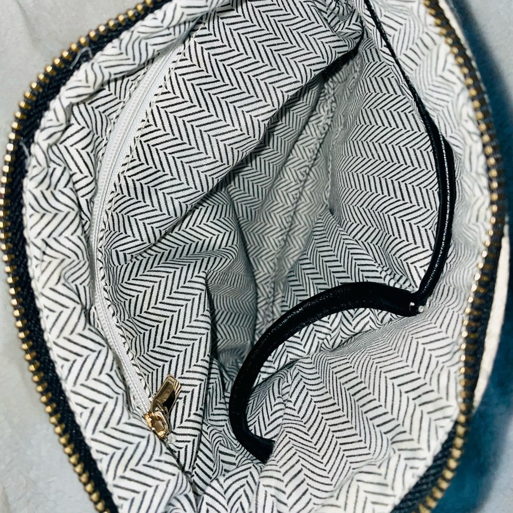 ADORABLE CANVAS CLUTCH - Picture 3 of 3